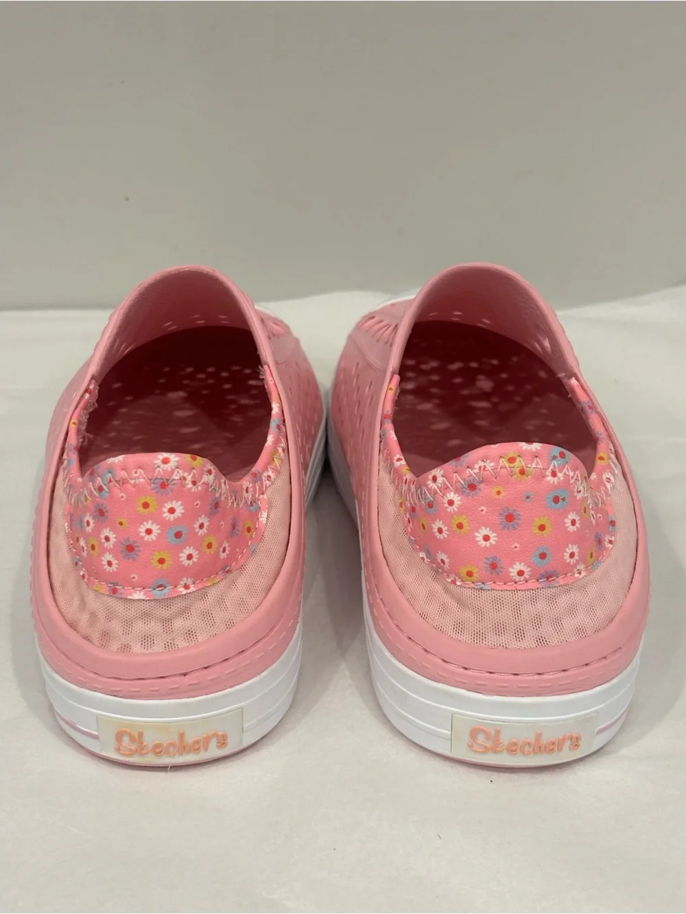 Skechers soft pink